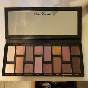 Too faced born this way the natural nudes eye shadow palette